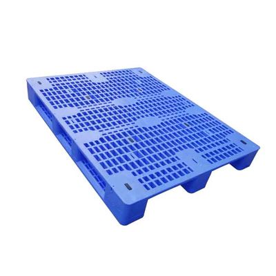 พาเลทพลาสติก HDPE สำหรับงานหนัก 1500 กก. 1.4 * 1.1 ม. รางเลื่อนพาเลทพลาสติกสามราง