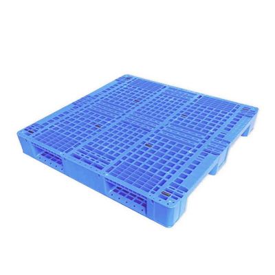 1100x1100 HDPE พาเลทพลาสติกซ้อนได้ Dynamic 2.5T สีน้ำเงิน 13.8Kg